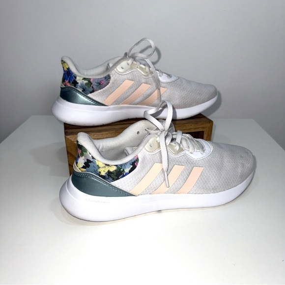 Adidas Women’s QT Racer running shoe with Floral Print and Pink stripes - Picture 11 of 12